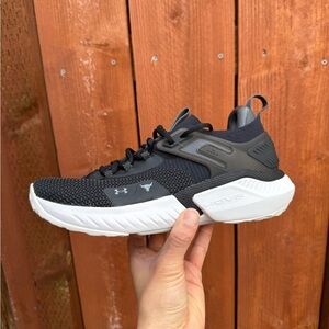 Under Armour Men's Black and Gray Athletic Shoes